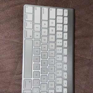 Bluetooth Wireless Apple keyboard for ipad
